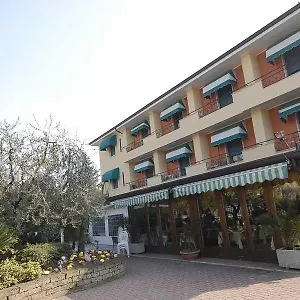 Italia 4*, Garda (Verona) İtalya